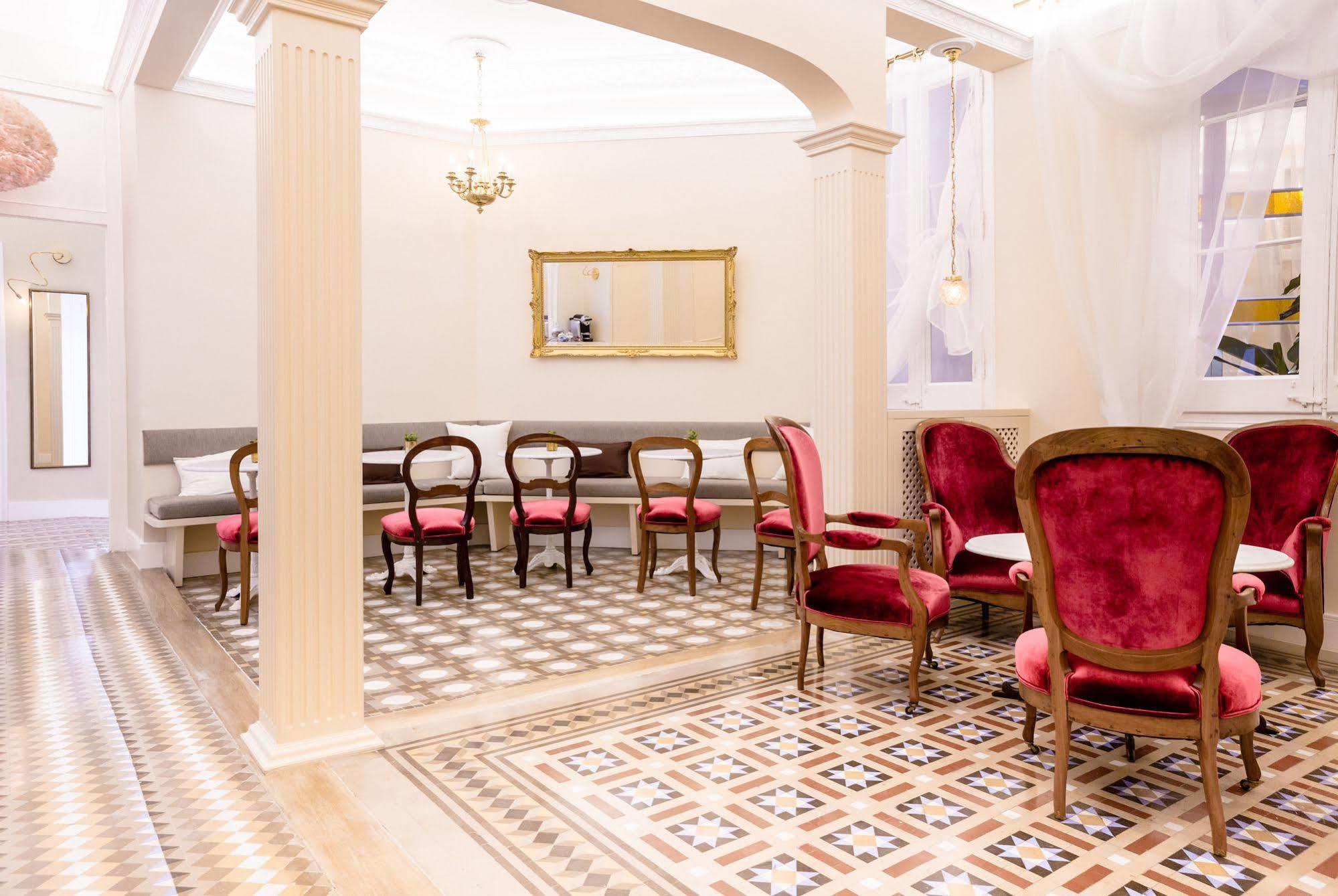 Anakena House Bed & Breakfast Барселона Екстериор снимка